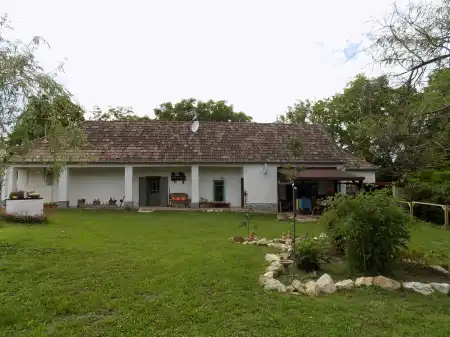 Eladó családi ház, Bakonyszücs 2 szoba 97 m² 49.9 M Ft
