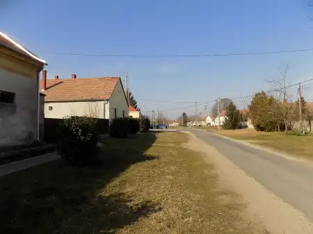 Eladó családi ház, Egyházaskesző 9 szoba 262 m² 37.9 M Ft