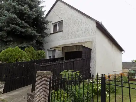 Eladó családi ház, Pápa 2+2 szoba 112 m² 59.4 M Ft
