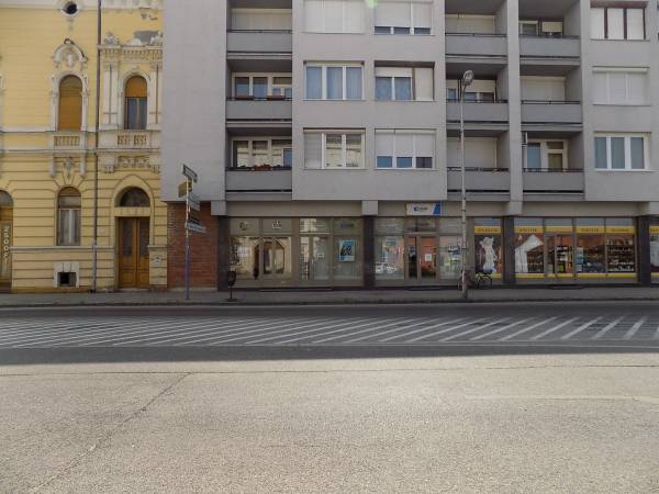 kiadó üzlet, Pápa